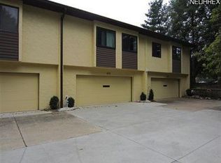 633 Hampton Ridge Dr, Akron, OH 44313