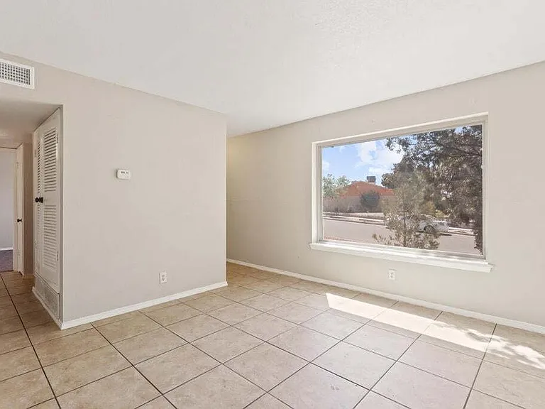 304 Carnival Dr — Photo 15