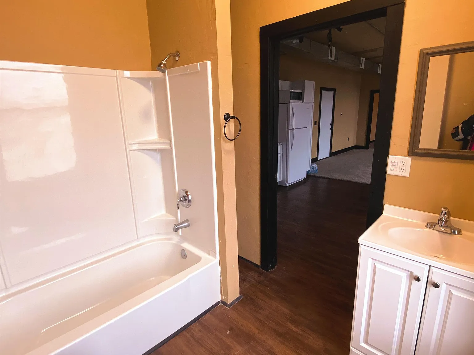 325/329 Steele Street/414 4th Street - Apt 2 — Photo 4