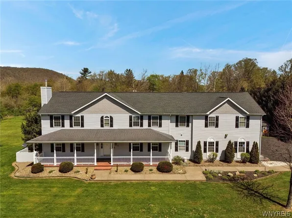 6174 Fairview Ln, Great Valley, NY 14741