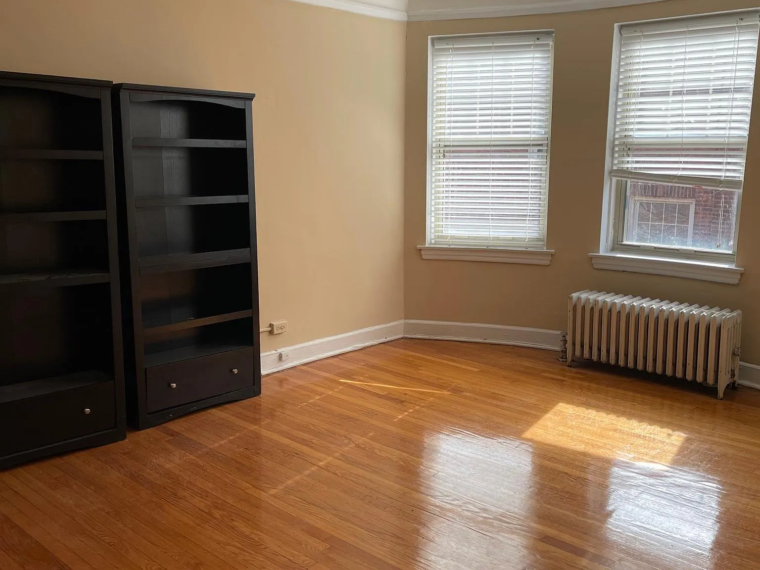6178 N Wolcott — Photo 2