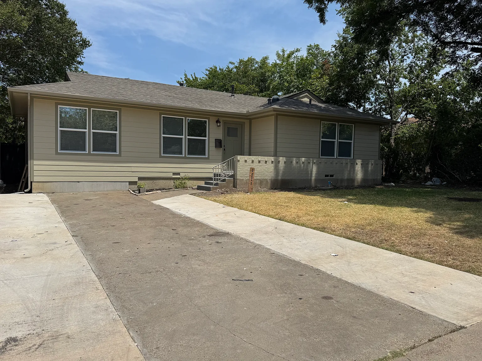 3 bed, 1104 sqft, $2,000 — Photo 2