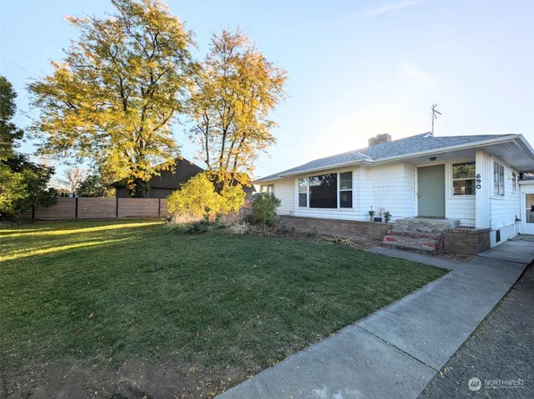 890 NE C Street, College Place, WA 99324