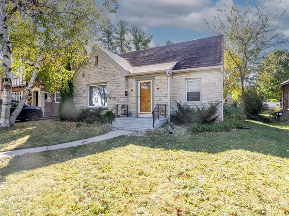 321 East Newhall AVENUE, Waukesha, WI 53186