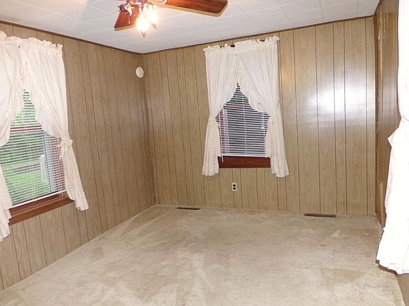 4th image of 547 Cherry St