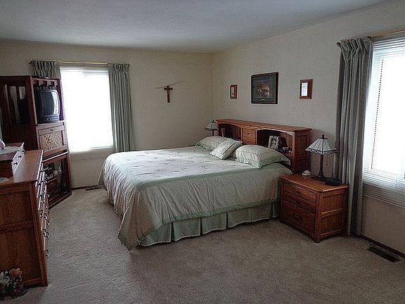5th image of 134 Fleetwood Dr