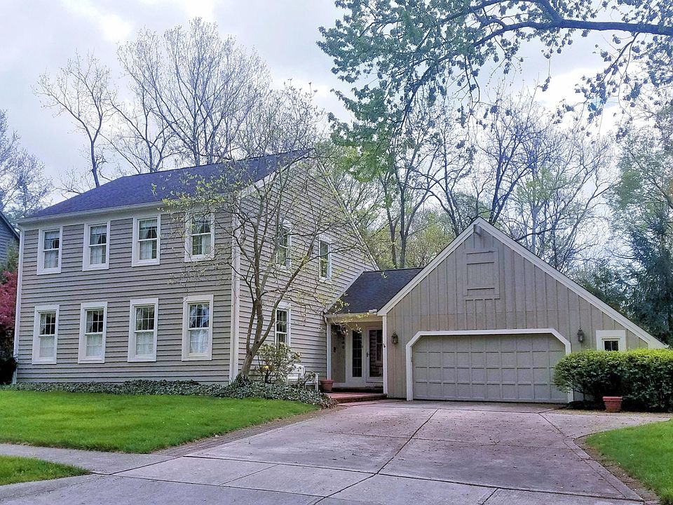 1st image of 240 Greenbrier Ct