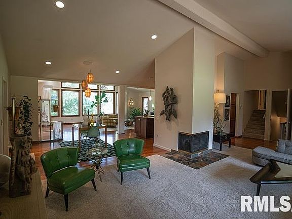 5th image of 27 Hillcrest Dr