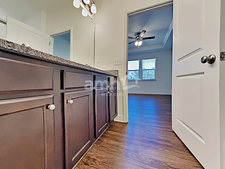 481 Sandstone Dr — Photo 13