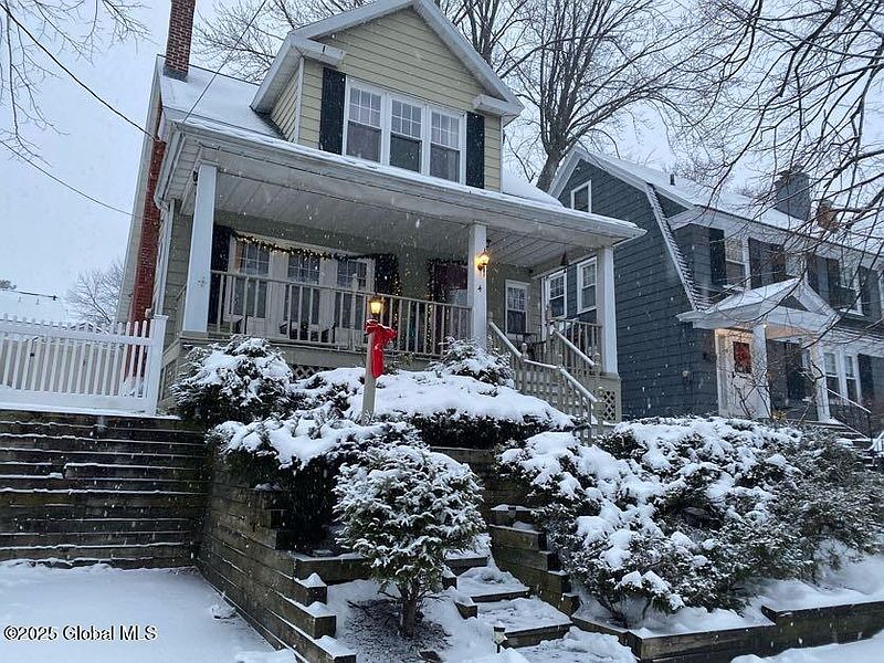 5th image of 4 Fairlawn Avenue