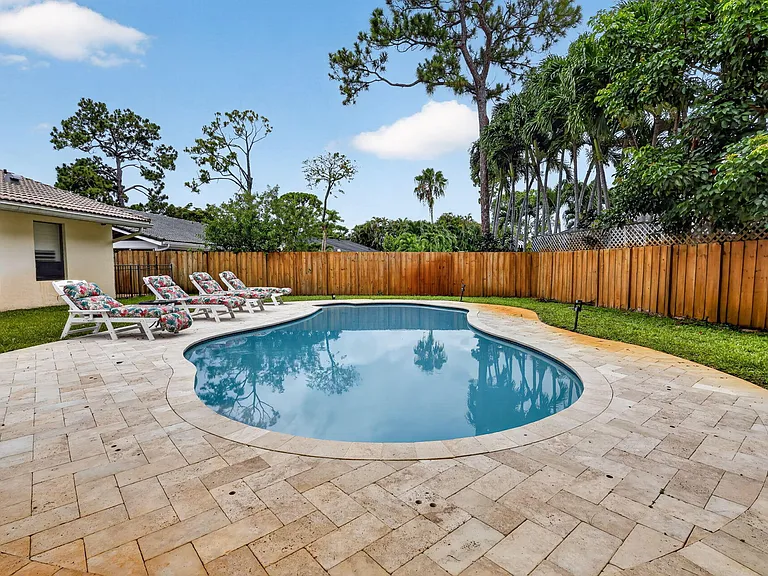804 Foxpointe Cir — Photo 66