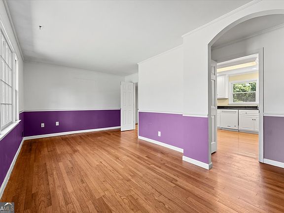 4th image of 110 Riverside Dr