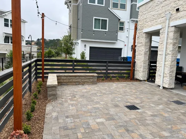 307 Semillon Ln, Santa Rosa, CA 95403
