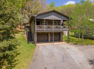 2102 Tessentee Rd, Franklin, NC 28734