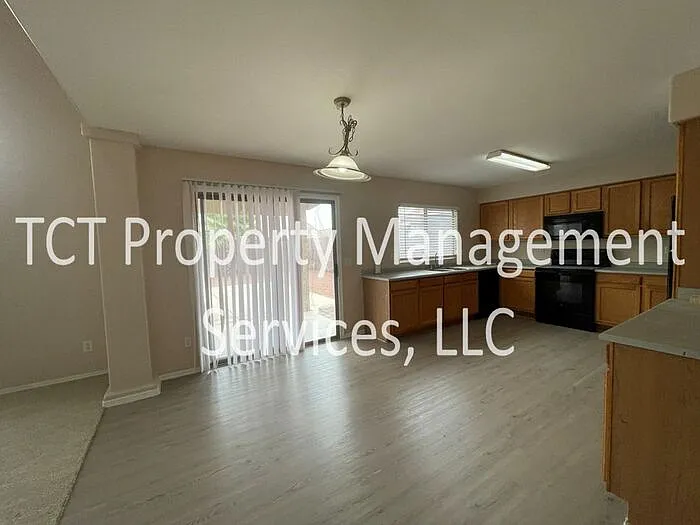 10995 W Rio Vista Ln — Photo 5