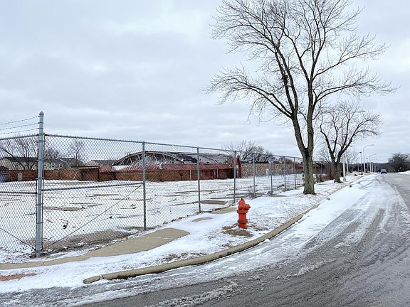 5th image of 111 Woodview Dr