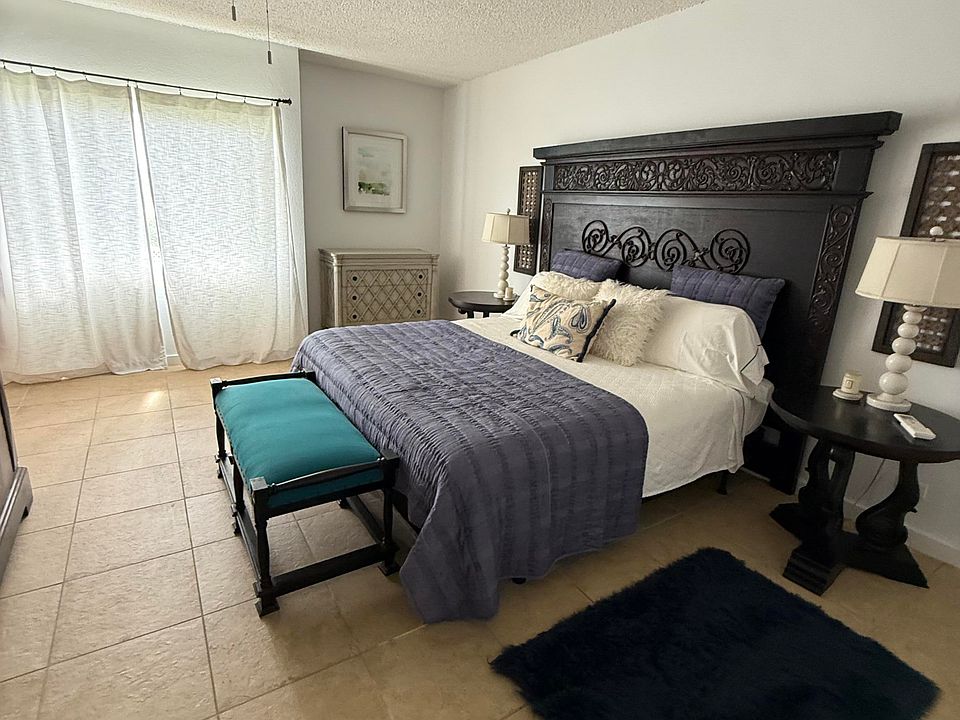 1st image of 121 Saint John QU