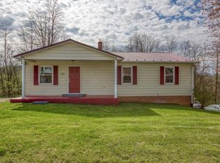 320 Overlook Dr, Chilhowie, VA 24319