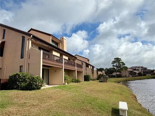 1322 Pelican Creek Xing APT B, Saint Petersburg, FL 33707