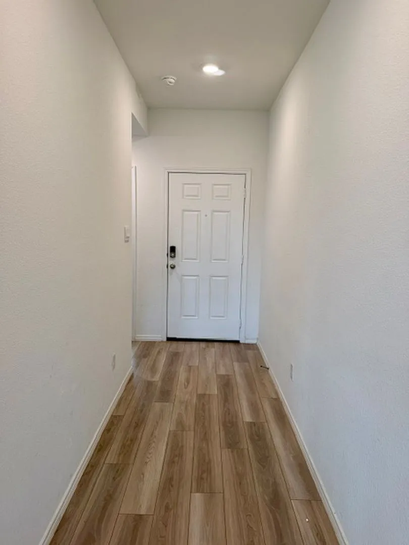 Cute 3 Bedroom 2 Bath - Midway ISD — Photo 4
