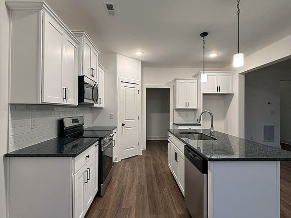 5th image of 158 Willa Mae Ln #5