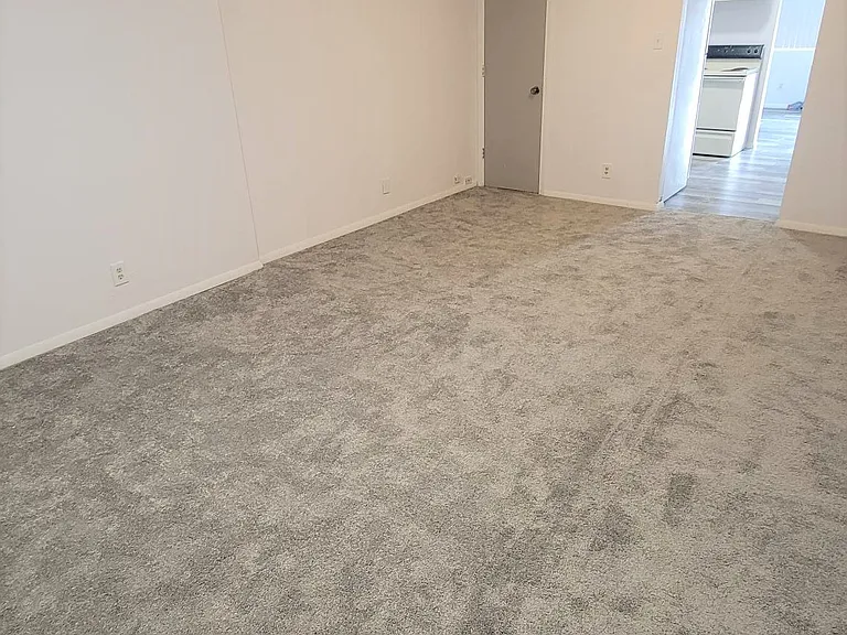 612 Morris St NE — Photo 37
