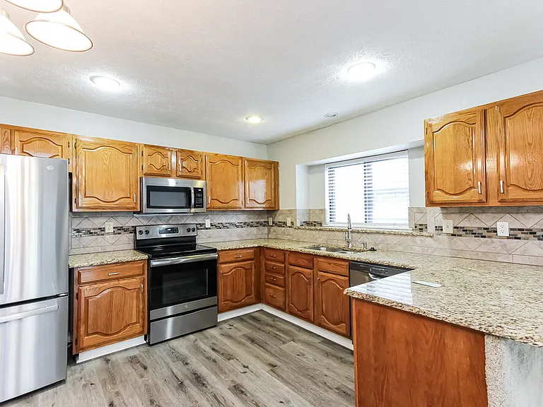 1435 Colborne Dr — Photo 8