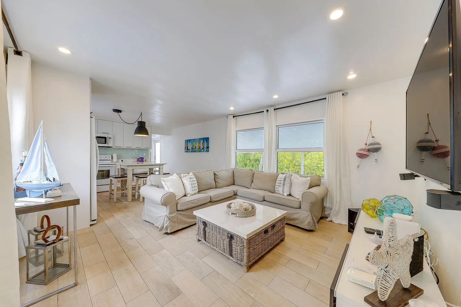 2 bed, 2.0 bath, 839 sqft, $5,870 — Photo 1