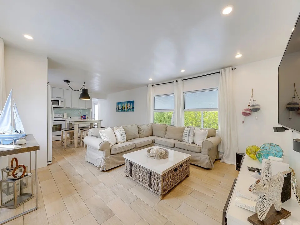 398 Burton Dr #ID1545789P