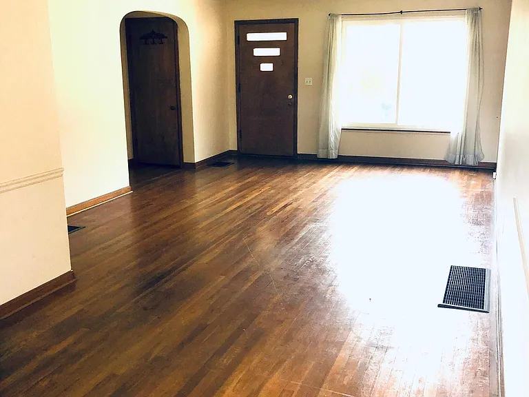 1525 Waltham Rd — Photo 3