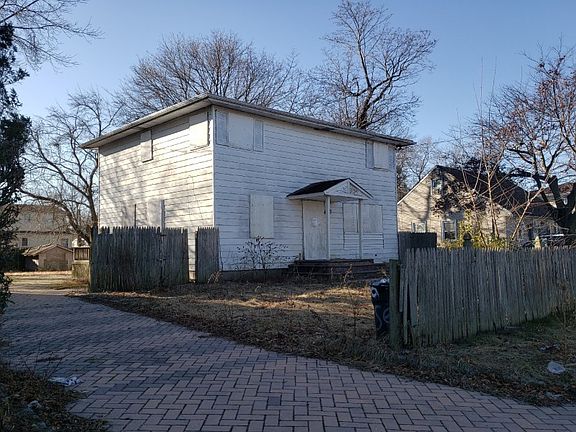 3rd image of 18 Davidson St