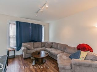 716 W Oakdale Ave #1, Chicago, IL 60657