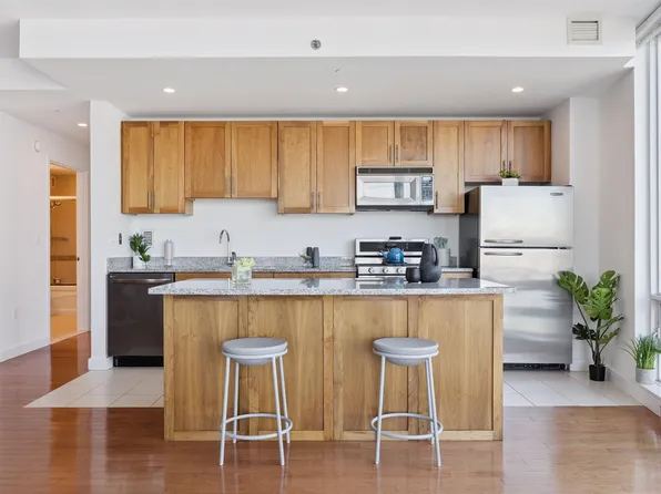 20 Newport Parkway image 10 of 22