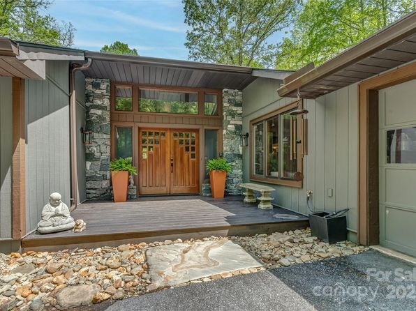 207 Kingfisher Rd, Brevard, NC 28712
