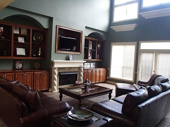 5th image of 8202 Thames Cir