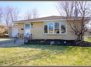 19 Fieldcrest Ct, West Seneca, NY 14224