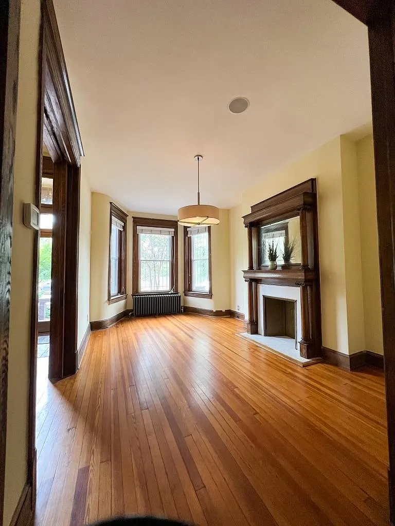 4 bed, 2.5 bath, 2446 sqft, $4,850 — Photo 3