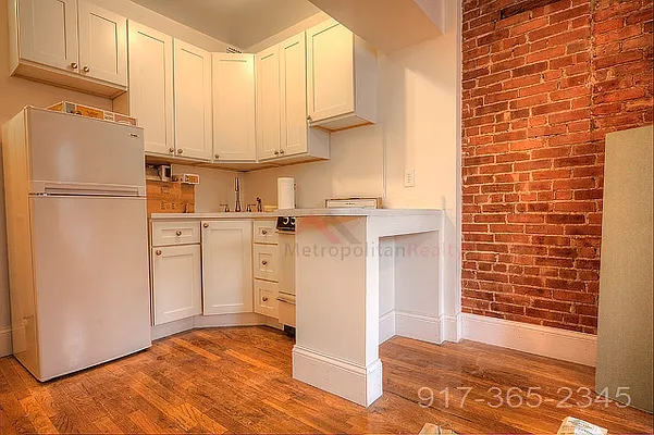 Rented by Metropolitan Realty | media 10