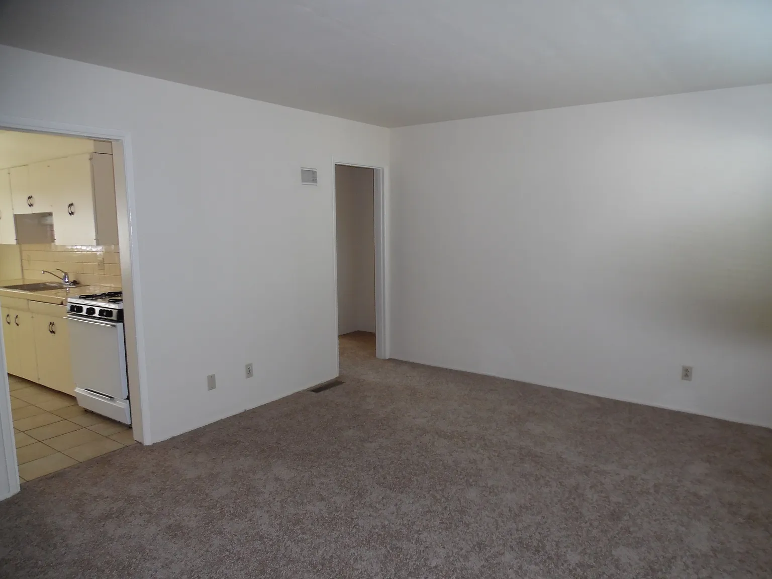 2 bed, 800 sqft, $2,000 — Photo 2