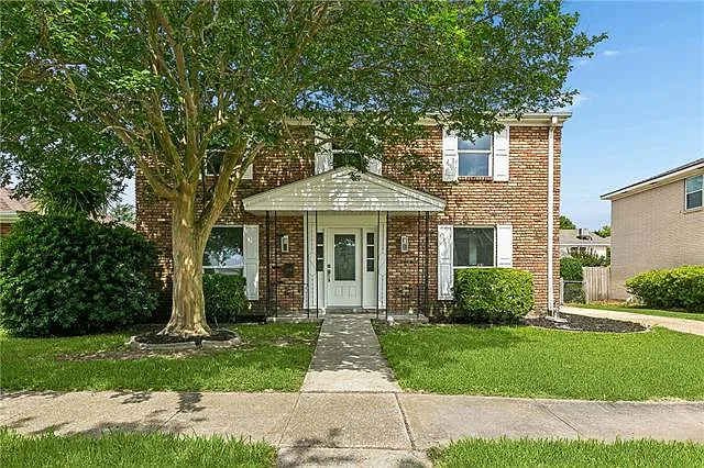 4 bed, 2.5 bath, 2233 sqft, $2,950 — Photo 1