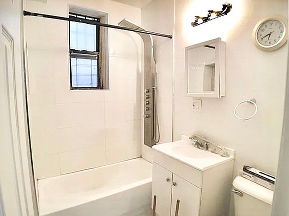 5th image of 2228 Amsterdam Ave APT 6F