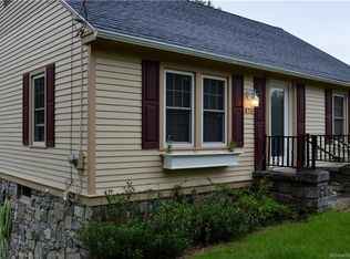 476 Woodstock Ave, Putnam, CT 06260