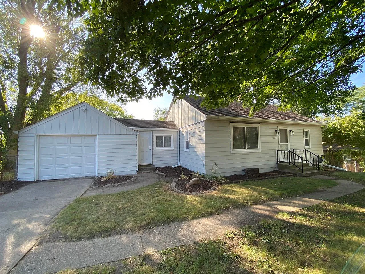 2 bed, 884 sqft, $1,500 — Photo 1
