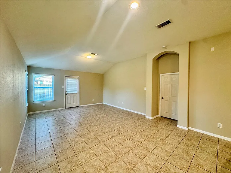 2303 Corry Crest Cir — Photo 6