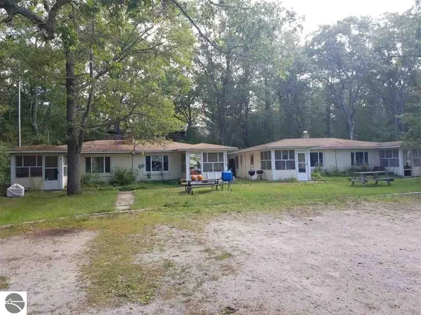 7334 Loud Dr, Oscoda, MI 48750