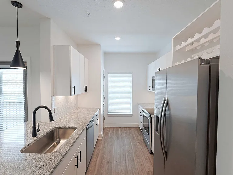 The Parian Luxury Apartments — Photo 102