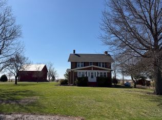 915 E Emery Rd, Maroa, IL