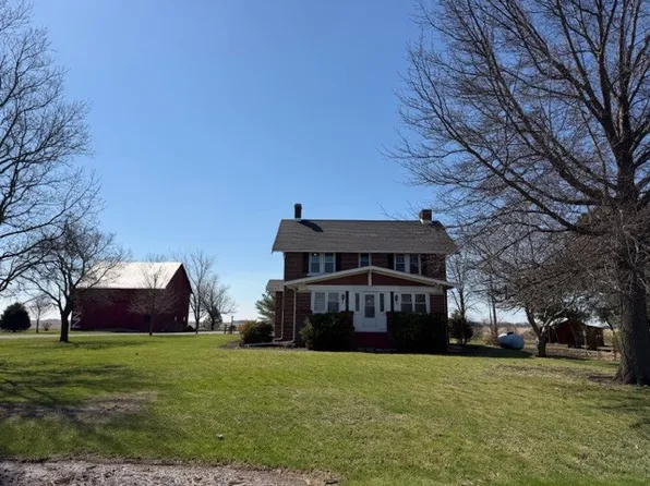 915 E Emery Rd, Maroa, IL 61756
