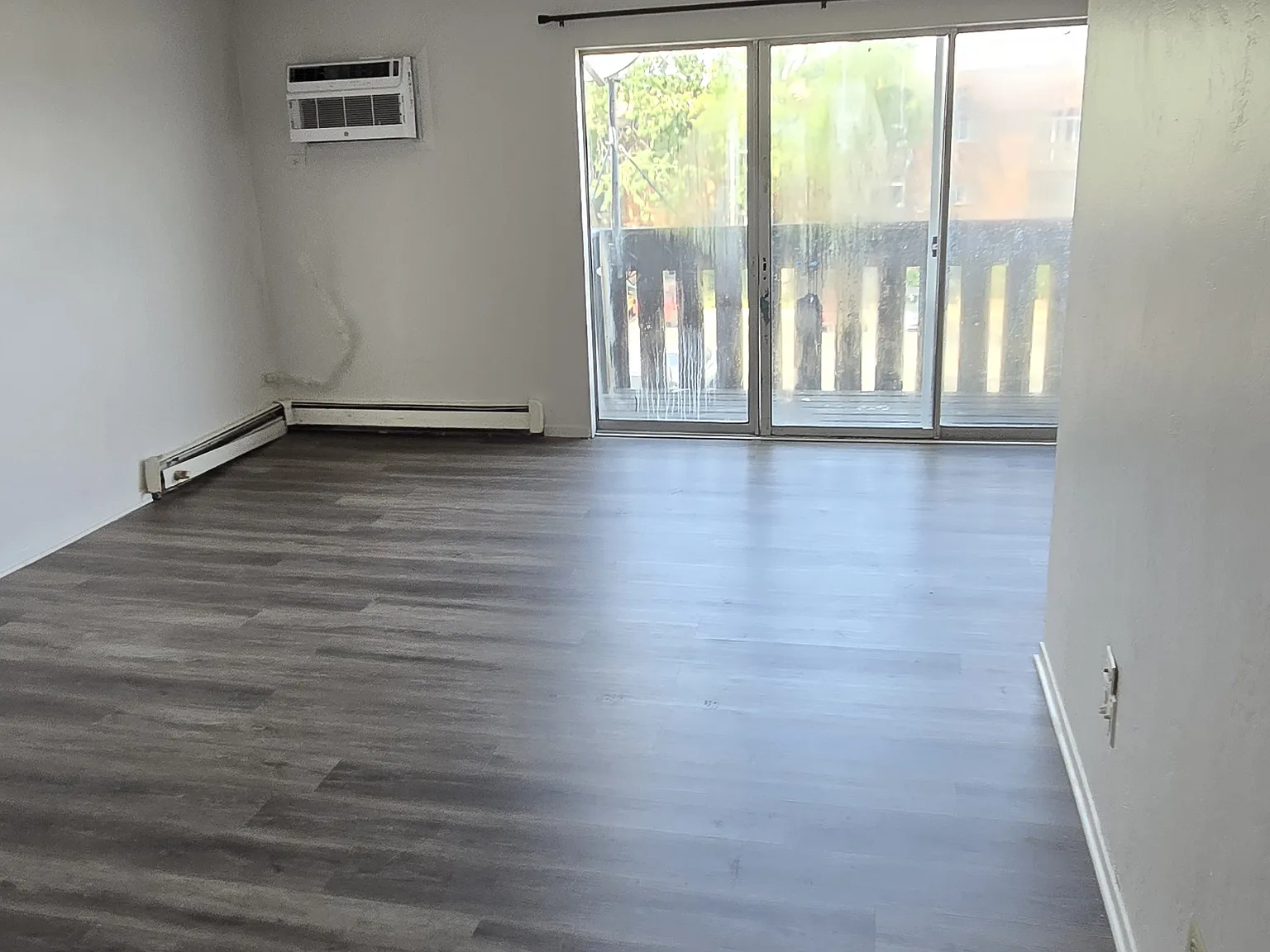 2 bed, 950 sqft, $1,650 — Photo 2