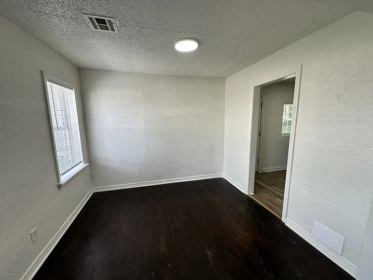 2300 Granada Blvd — Photo 3